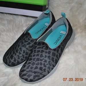 Vionic Agile Hydra Slip on Sneakers - Size 8